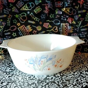 Vintage Pyrex casserole dish
